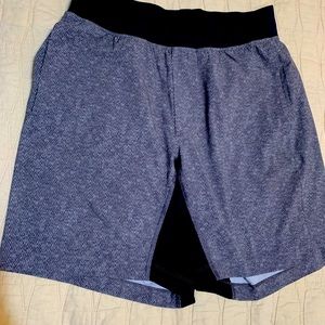 Lululemon Men’s small 7” The short